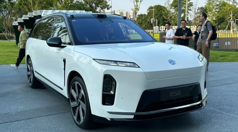 Nio ES8 получил пятиместную версию и BaaS по цене от 40 400 долларов